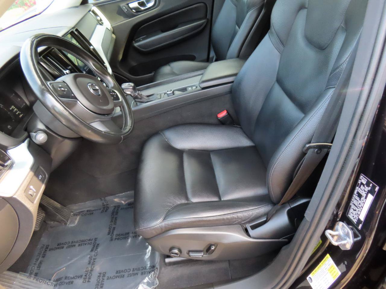 Used 2018 Volvo XC60 T5 Momentum AWD/4WD image 9