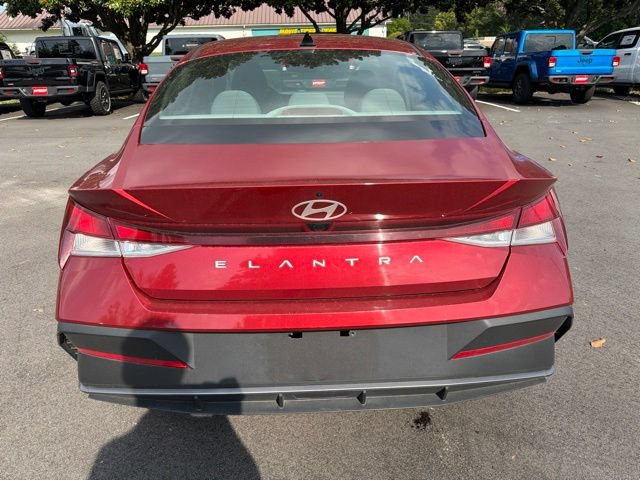 Used 2024 Hyundai Elantra SEL FWD image 5