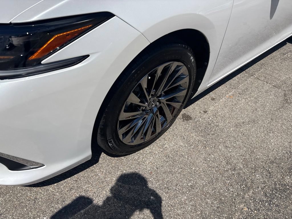 Certified 2024 Lexus ES 300h Ultra Luxury FWD image 9