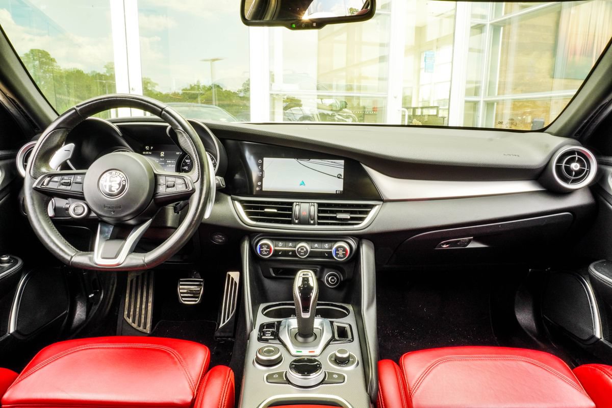 Used 2022 Alfa Romeo Giulia Veloce RWD image 5