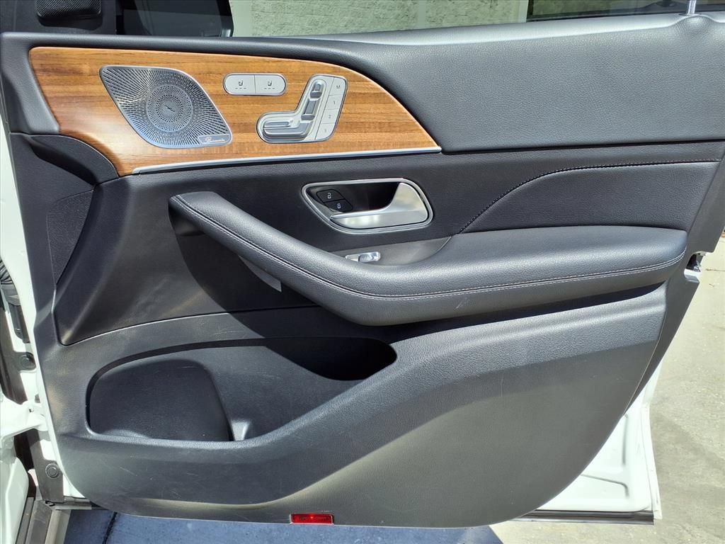 Used 2025 Mercedes-Benz GLE 350 4MATIC w/ Winter Package image 11