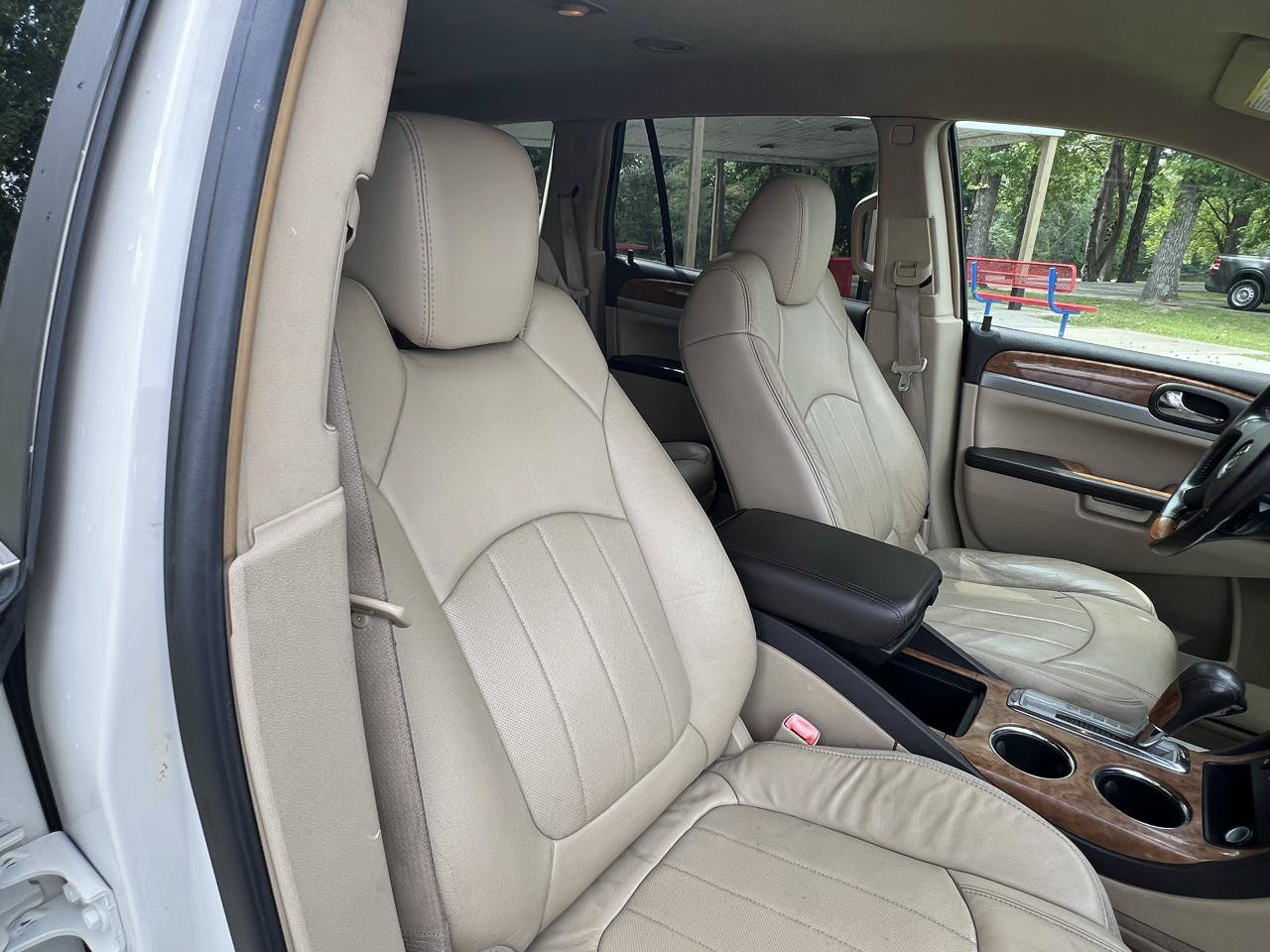 Used 2009 Buick Enclave CXL w/ Driver Confidence Package FWD image 24