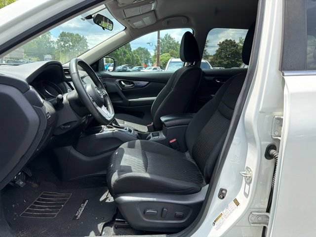 Used 2017 Nissan Rogue SV w/ Midnight Edition FWD image 13