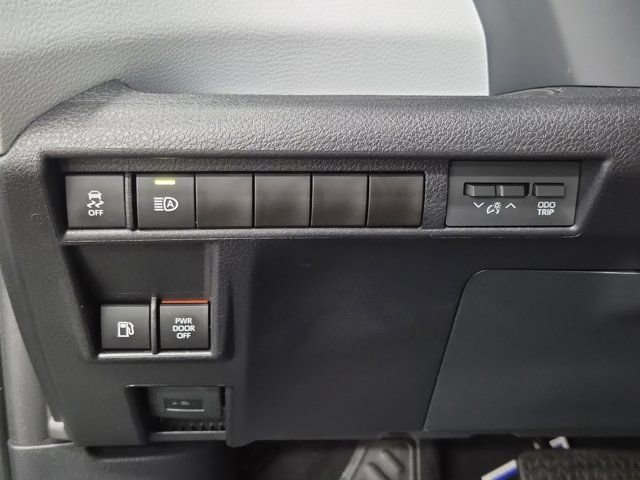 Used 2026 Toyota Sienna XLE image 24