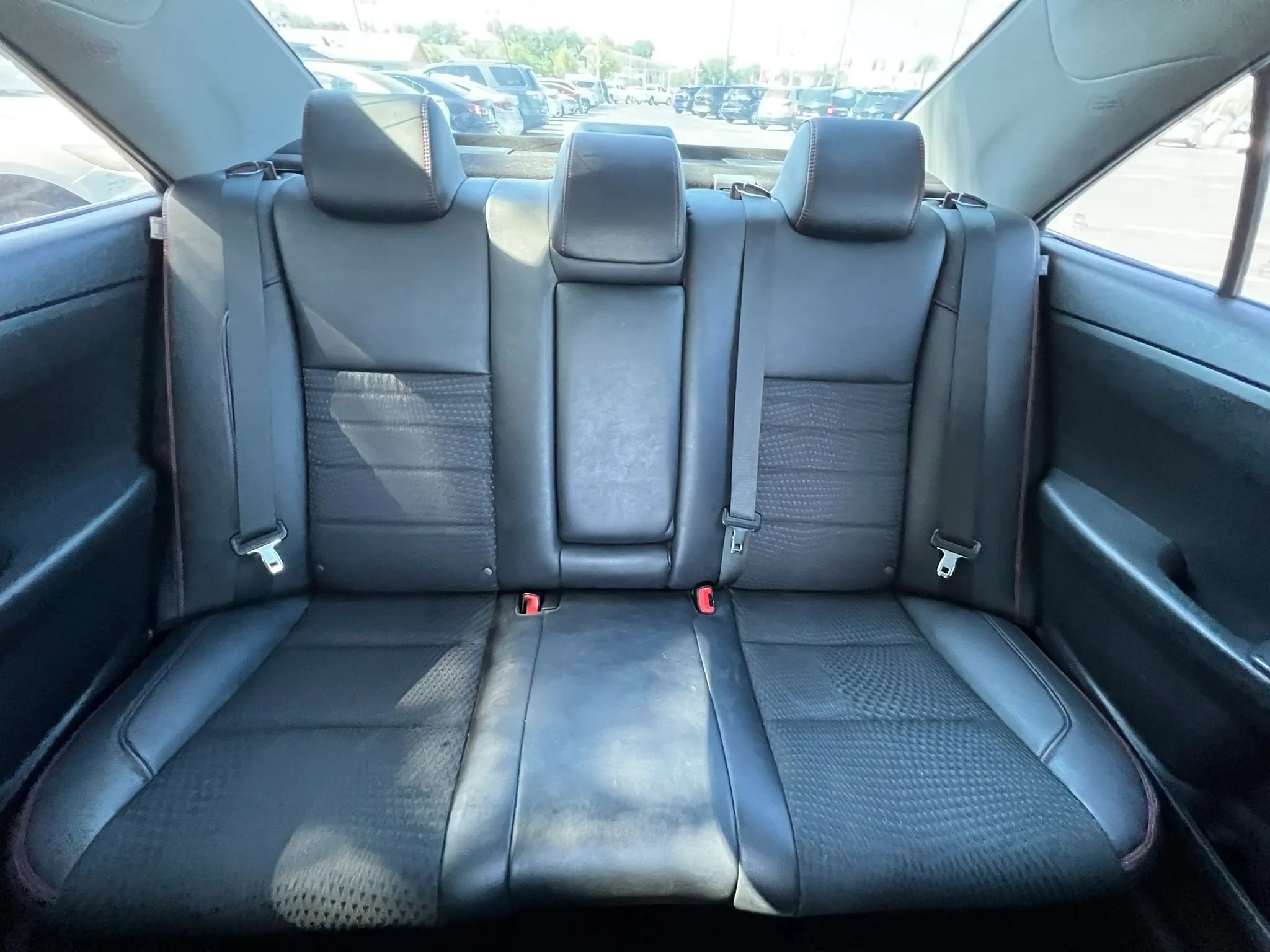 Used 2015 Toyota Camry SE FWD image 16
