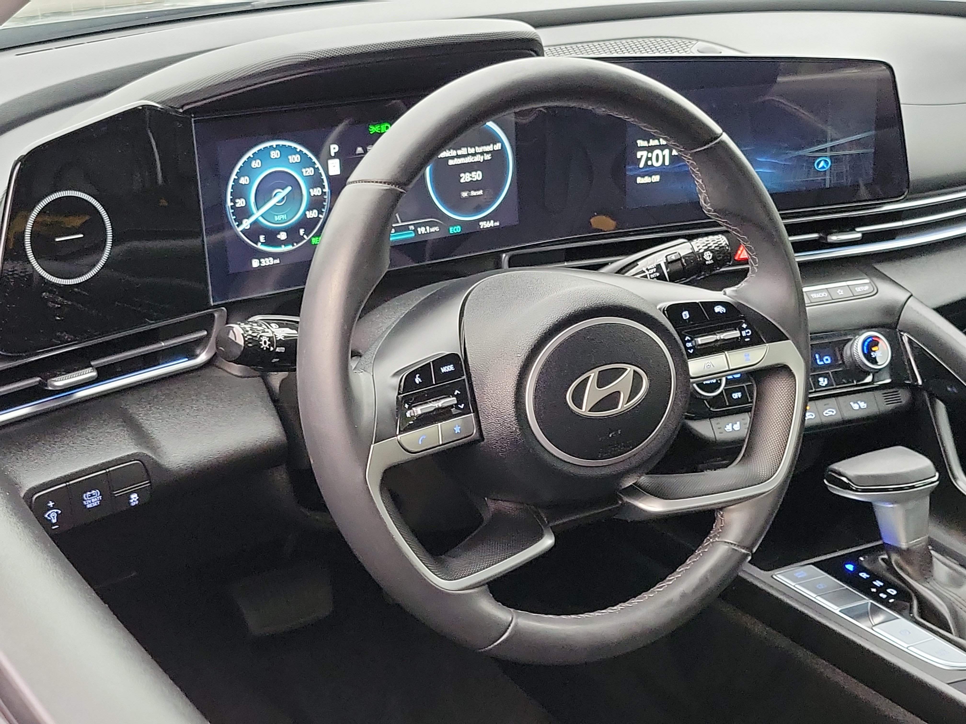 Certified 2025 Hyundai Elantra Limited FWD image 9