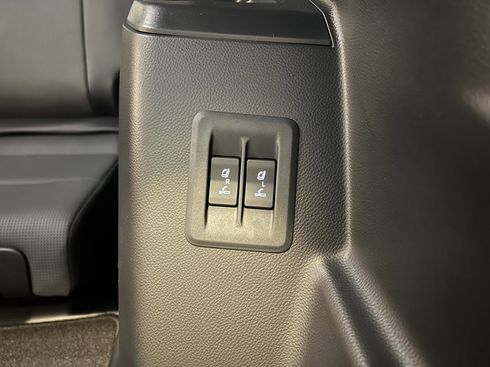 Used 2026 Lexus GX 550 w/ Cold Area Package image 33