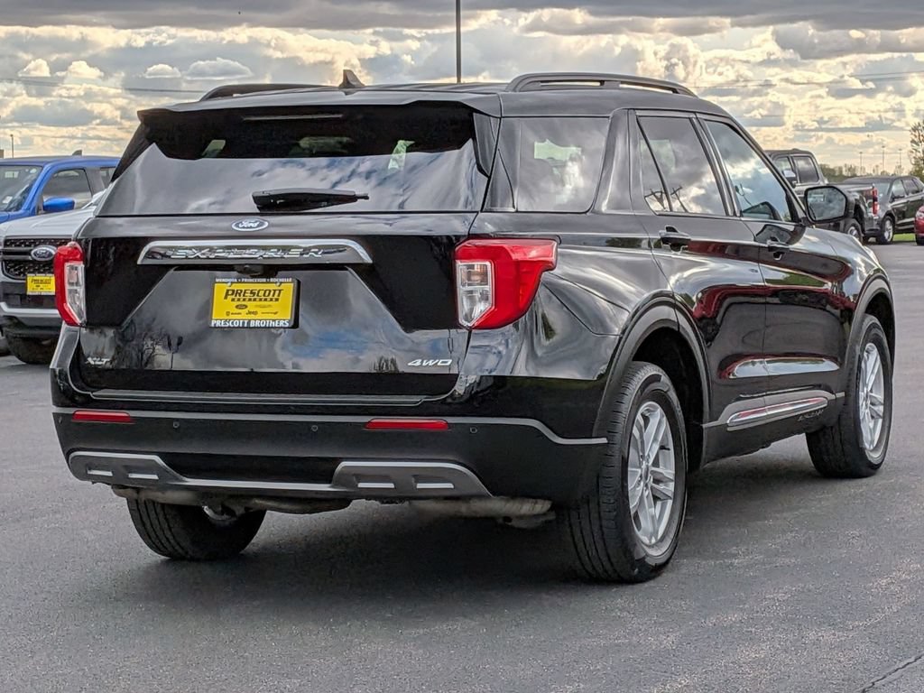 Used 2024 Ford Explorer XLT w/ Equipment Group 202A AWD/4WD image 7
