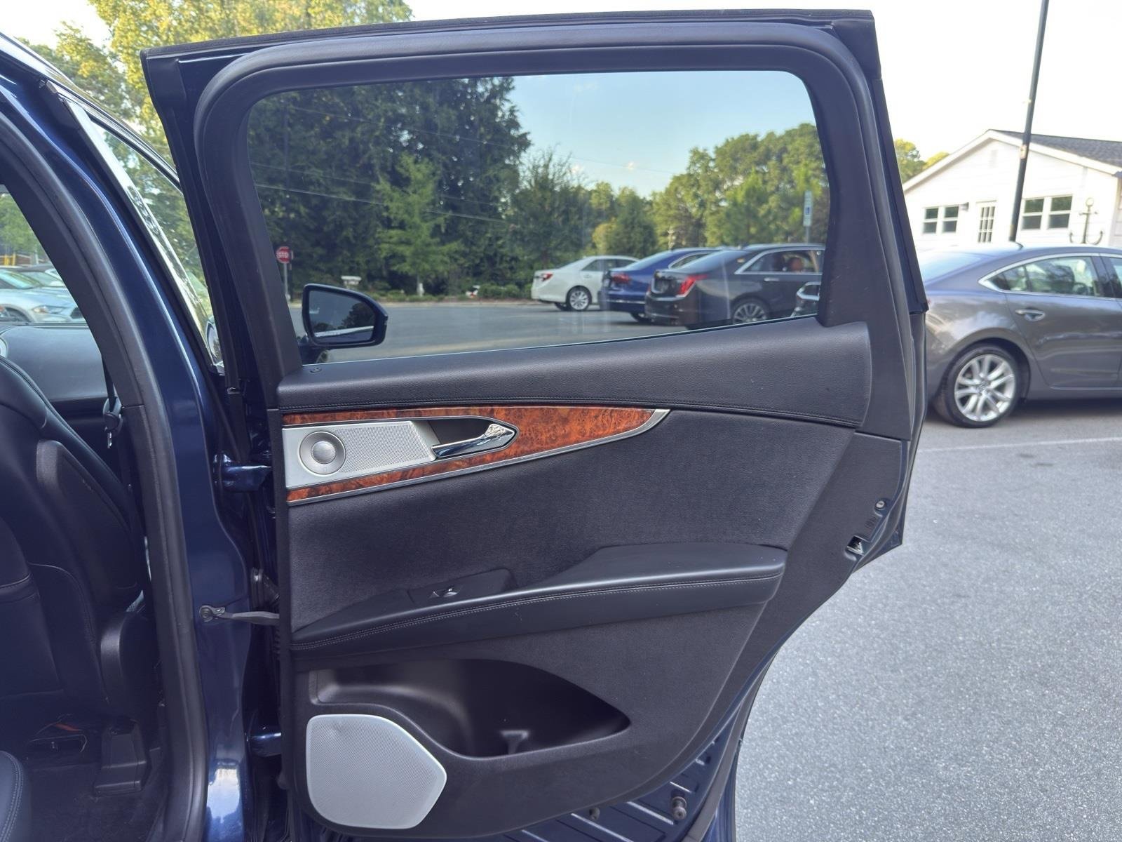 Used 2017 Lincoln MKX Reserve w/ Luxury Package image 25