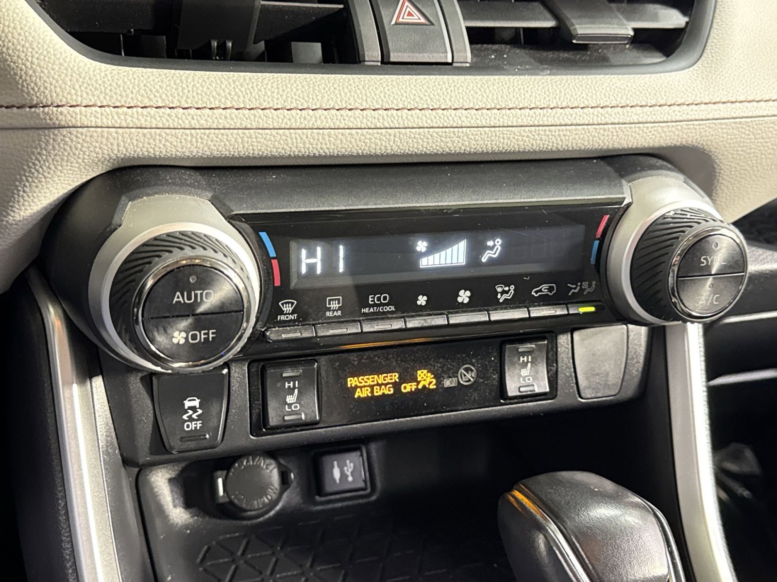 Used 2019 Toyota RAV4 XLE w/ Convenience Package image 25