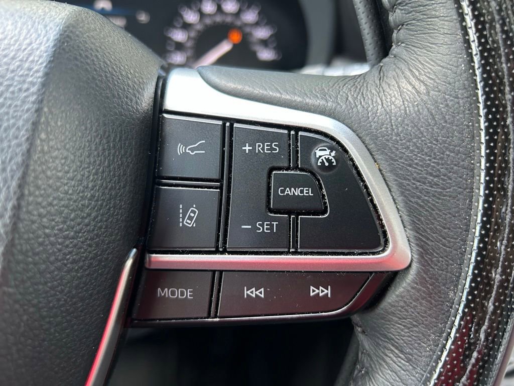 Used 2025 Toyota Sienna XLE FWD image 20