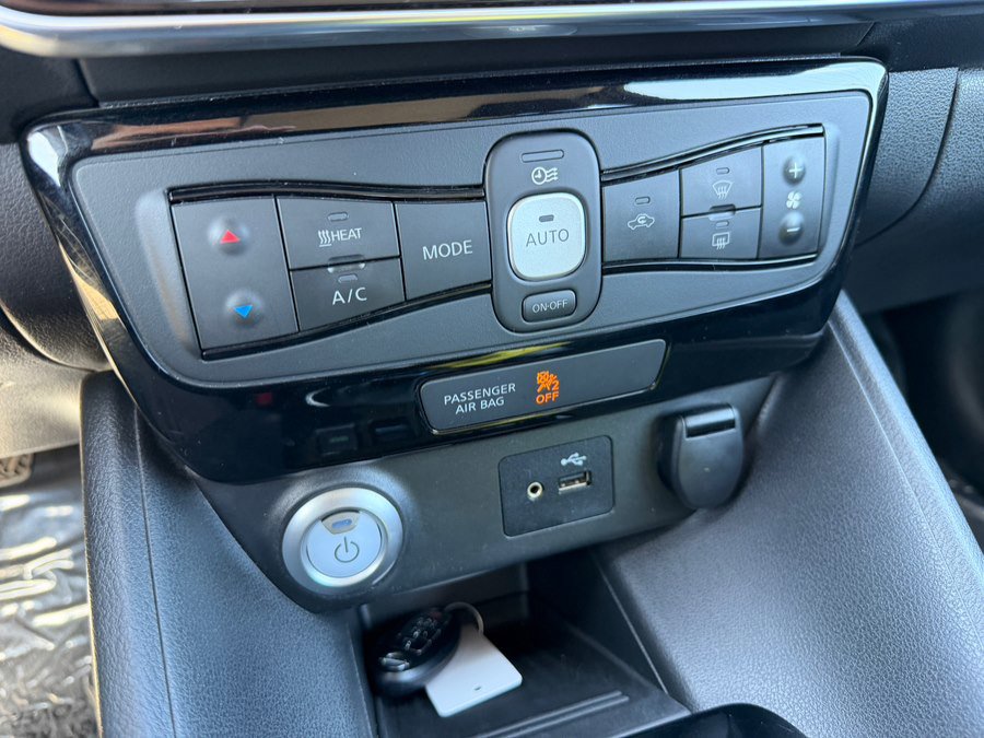 Used 2018 Nissan Leaf SV w/ Protection Package FWD image 25