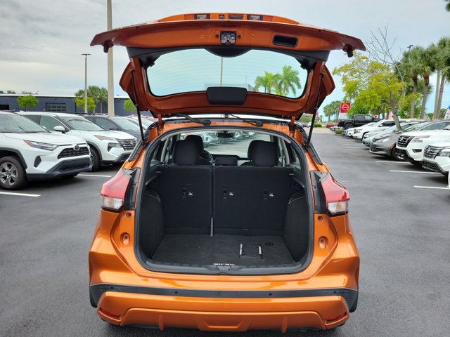 Certified 2022 Nissan Kicks SV w/ Interior Electronics Package FWD image 11