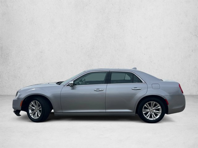 Used 2016 Chrysler 300 C RWD image 9