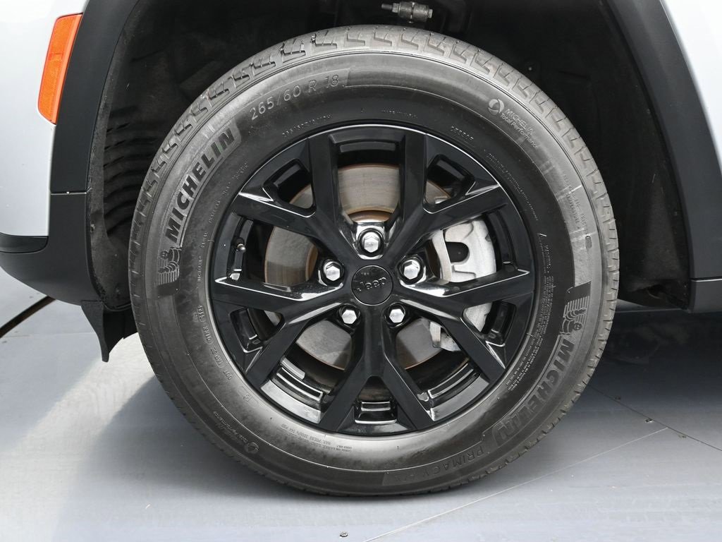 Used 2024 Jeep Grand Cherokee L Laredo image 9