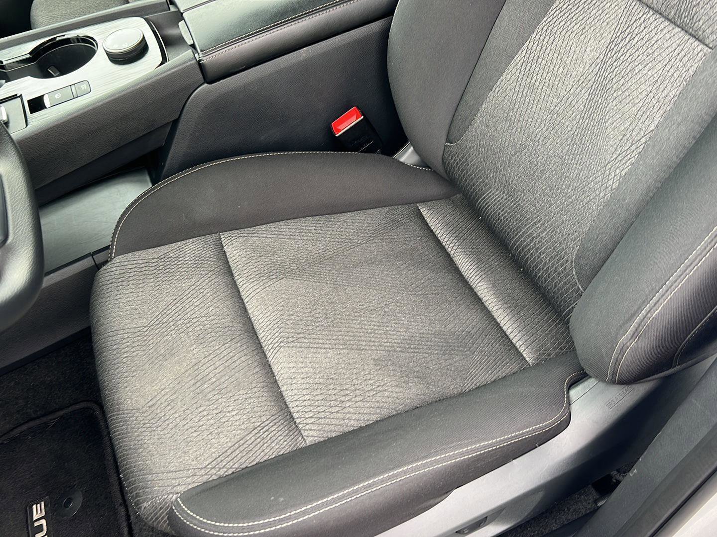 Used 2024 Nissan Rogue SV image 30