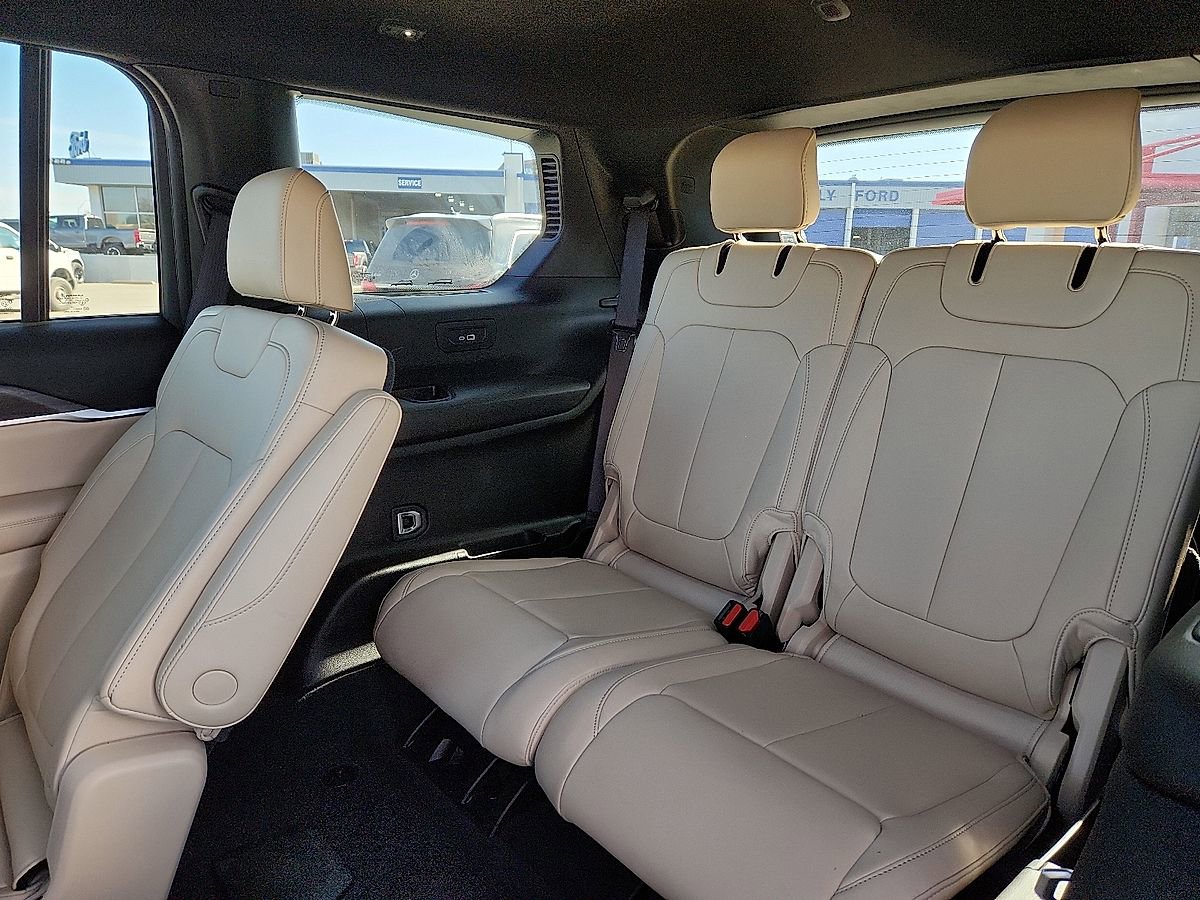 Used 2025 Jeep Grand Cherokee L Limited AWD/4WD image 5