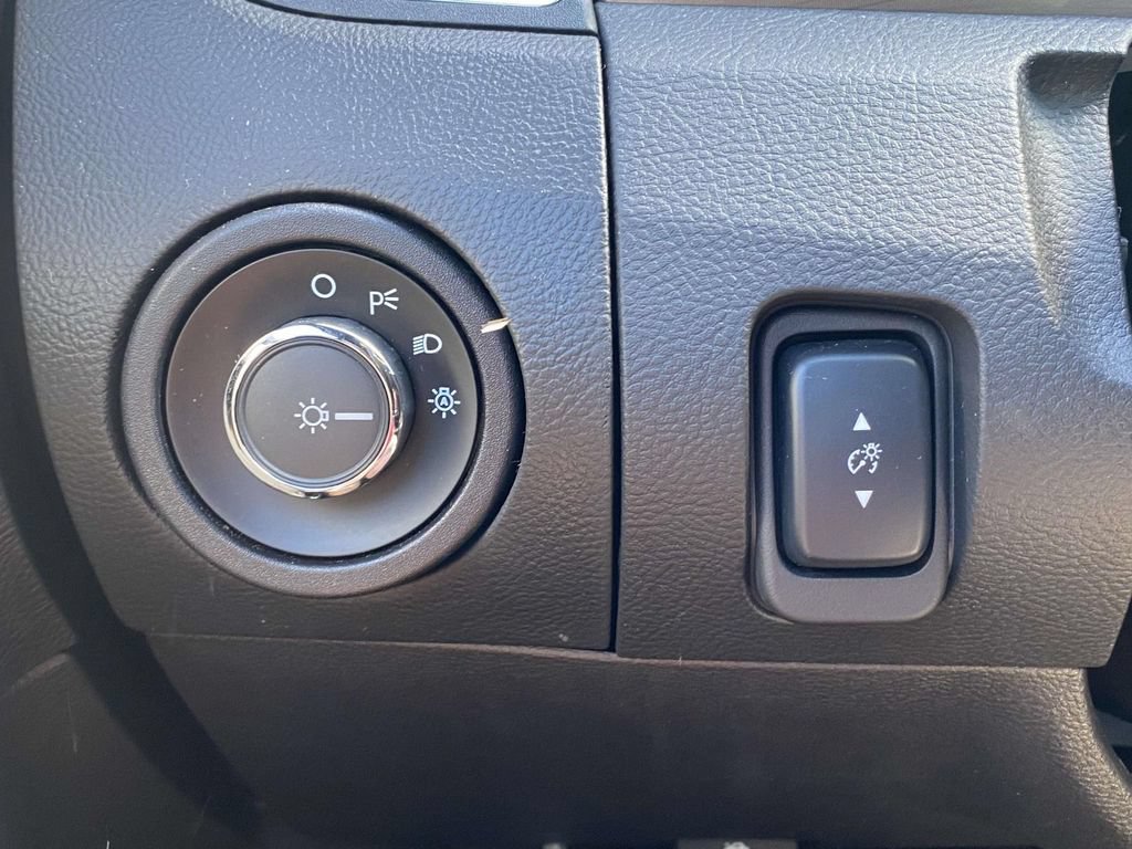 Used 2019 Ford Taurus SEL w/ Equipment Group 201A FWD image 18