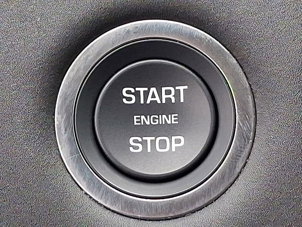 Certified 2025 Land Rover Discovery S image 17