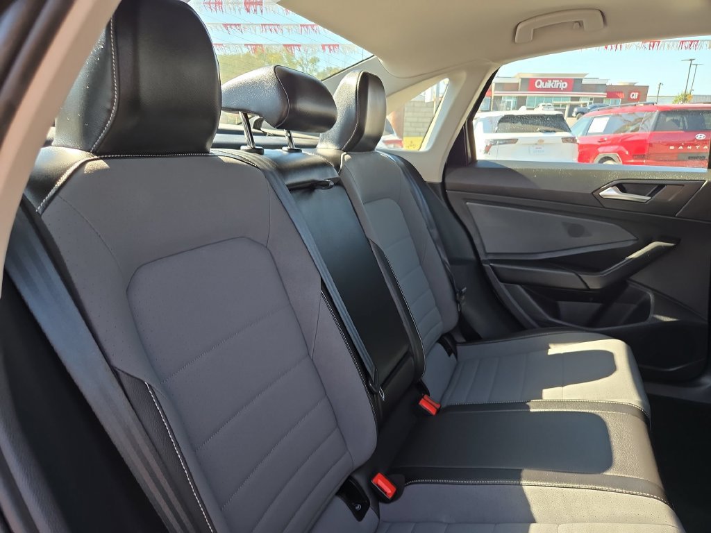 Used 2026 Volkswagen Jetta SE FWD image 30