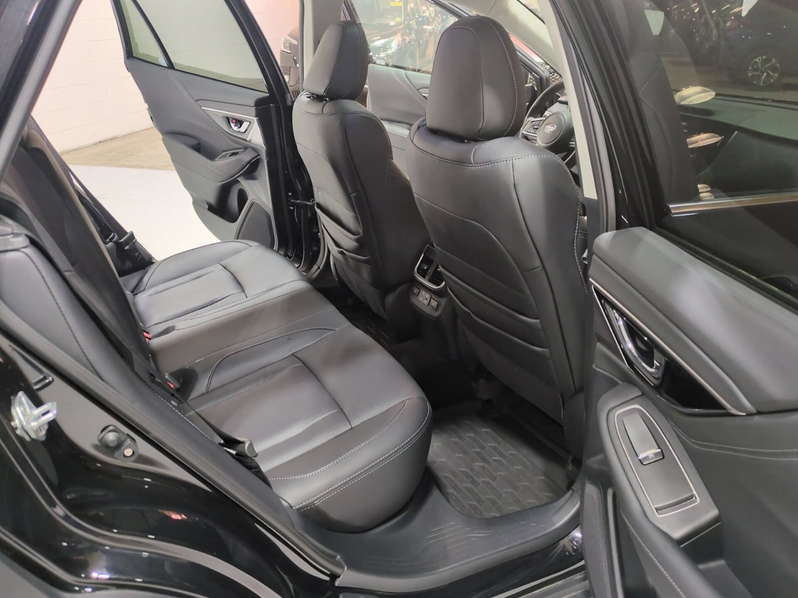 Certified 2024 Subaru Outback Limited AWD/4WD image 12