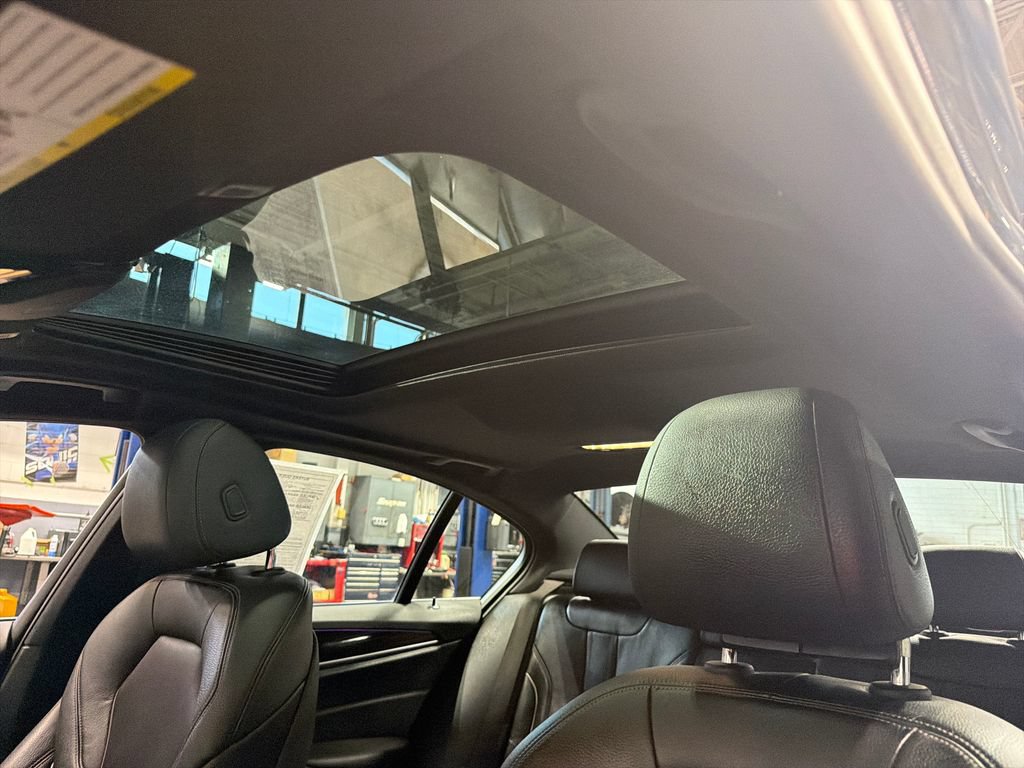 Used 2019 BMW 530e xDrive w/ Premium Package AWD/4WD image 23