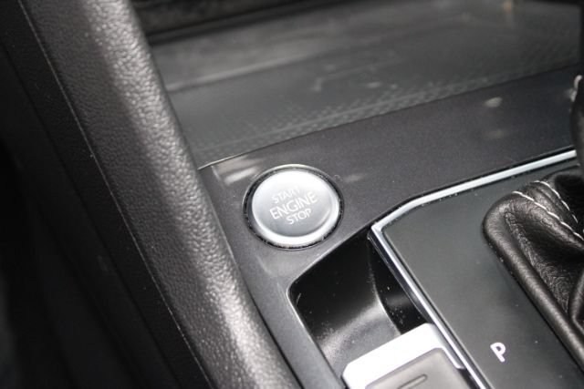 Used 2021 Volkswagen Tiguan SE w/ Panoramic Sunroof Package FWD image 14