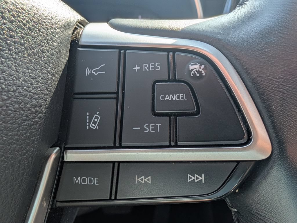 Used 2023 Toyota Highlander XSE FWD image 18