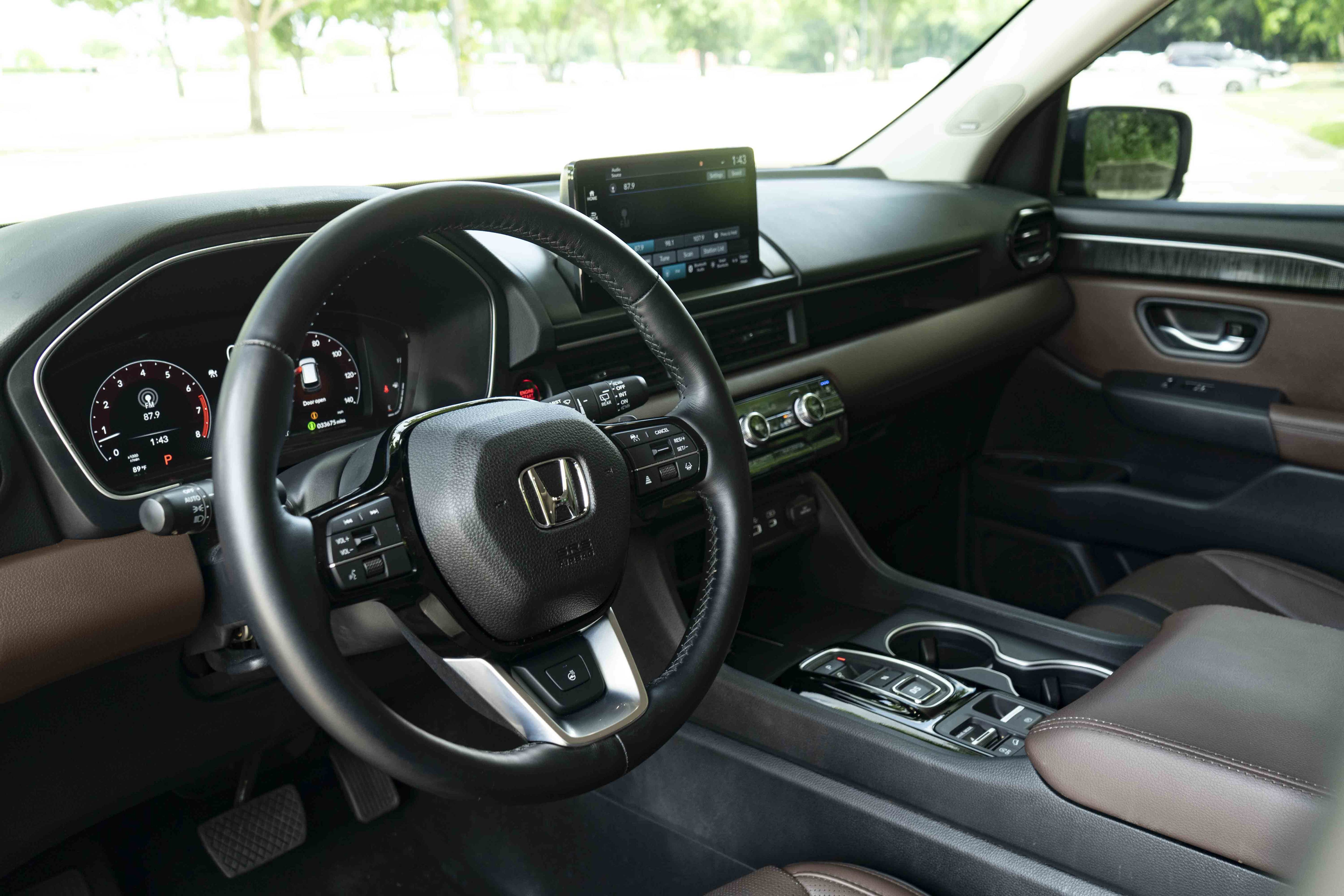 Used 2025 Honda Pilot Elite image 16