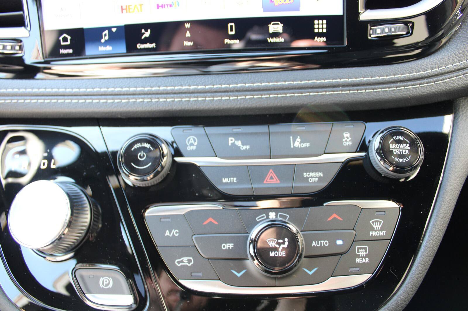 New 2026 Chrysler Pacifica Select FWD image 22