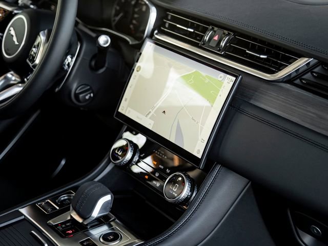 Used 2022 Jaguar F-PACE S image 30