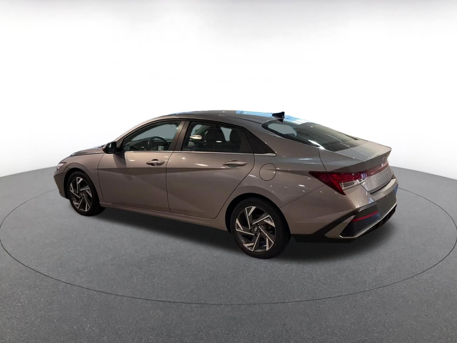 Used 2025 Hyundai Elantra SEL image 10