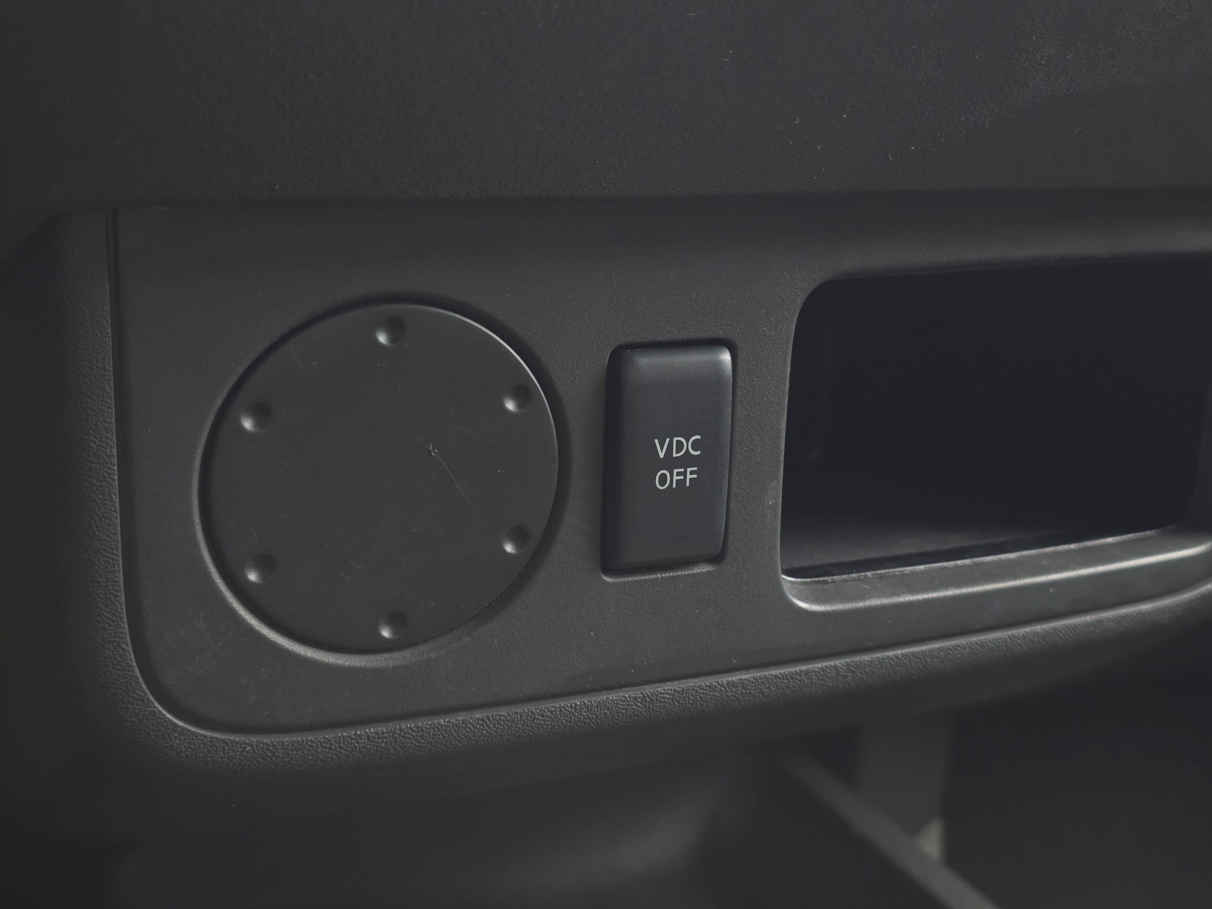 Used 2011 Nissan Frontier SV image 29