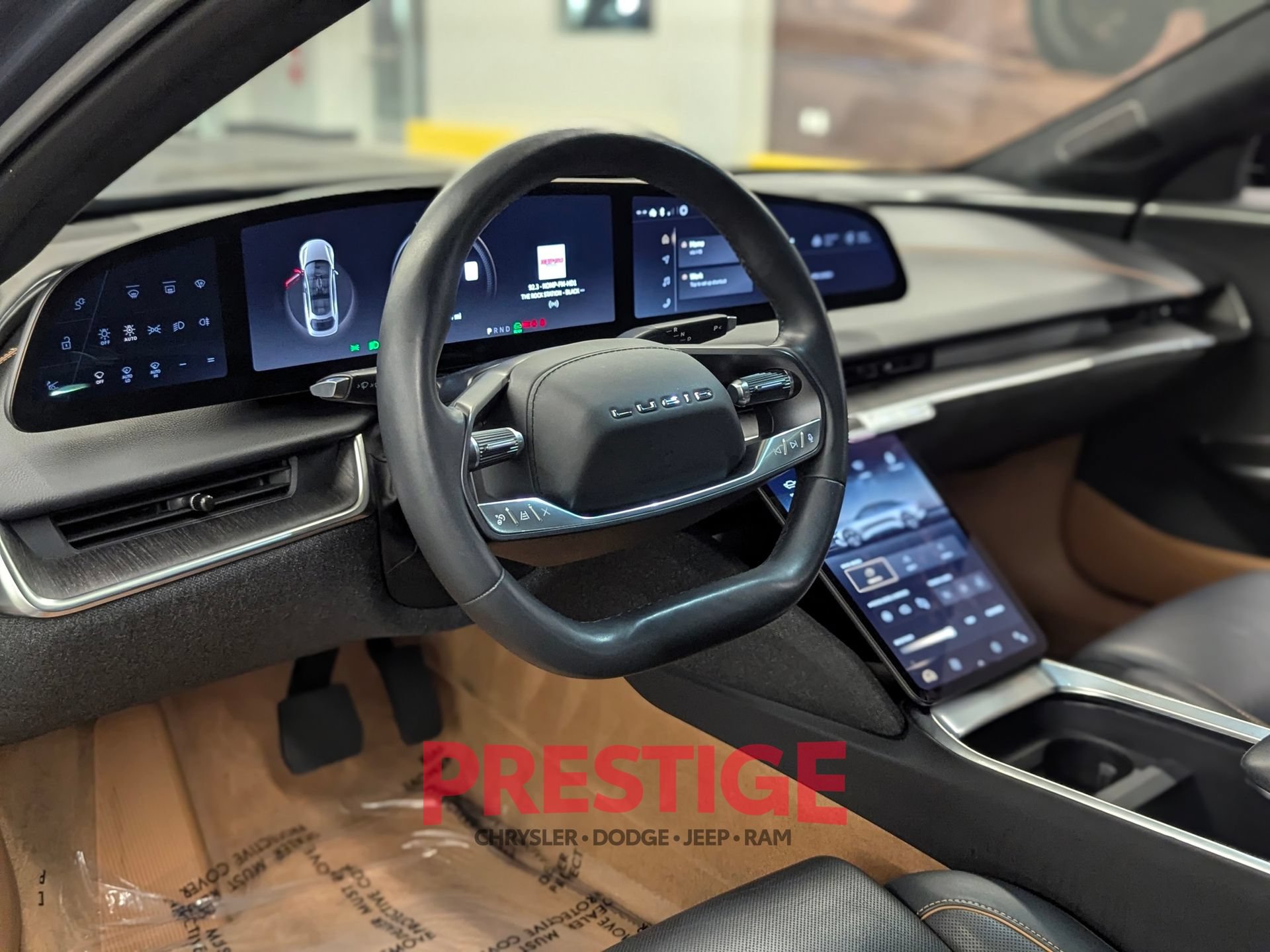 Used 2025 Lucid Air Touring AWD/4WD image 17