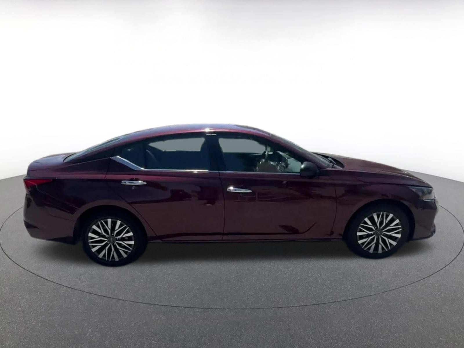Used 2025 Nissan Altima 2.5 SV FWD image 15