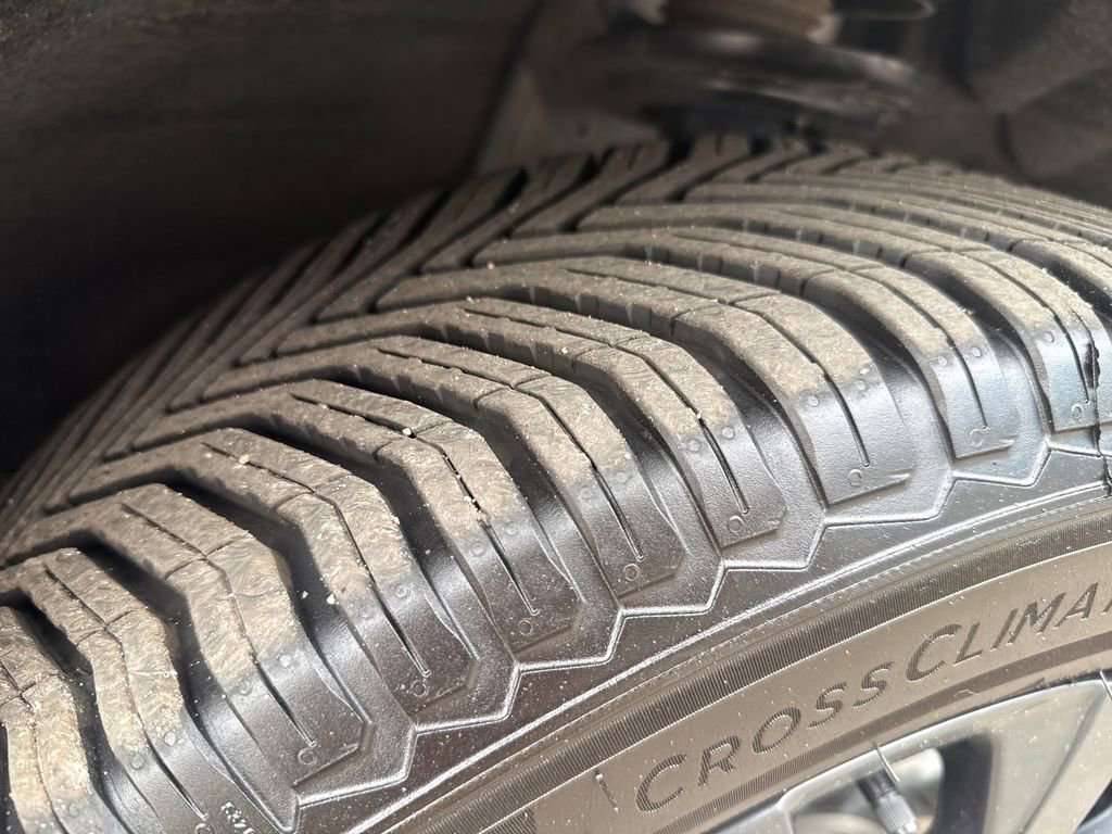 Used 2023 Chevrolet Traverse RS image 28