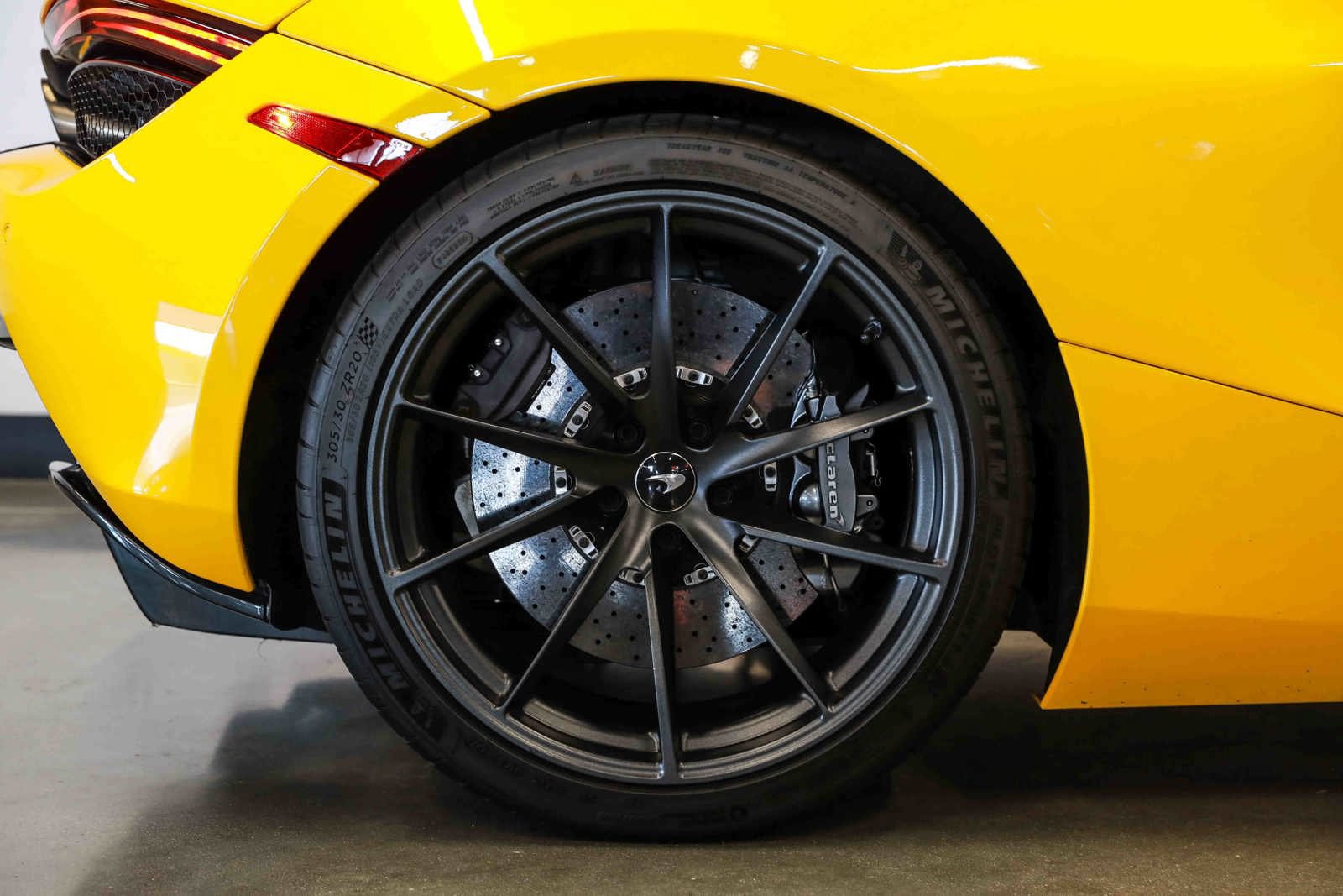 Used 2022 McLaren 720S Performance RWD image 17