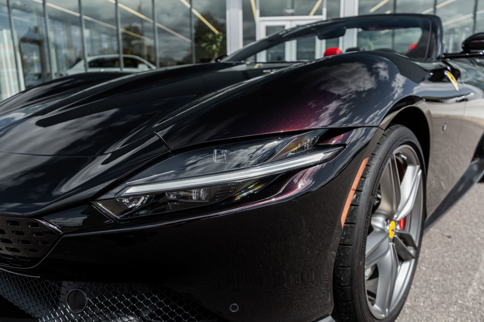 Used 2024 Ferrari Roma Spider RWD image 23