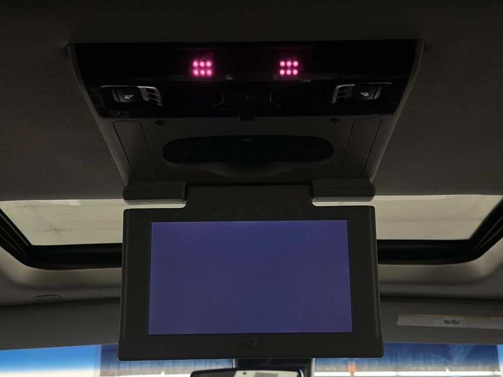 Used 2017 Chevrolet Suburban Premier RWD image 21