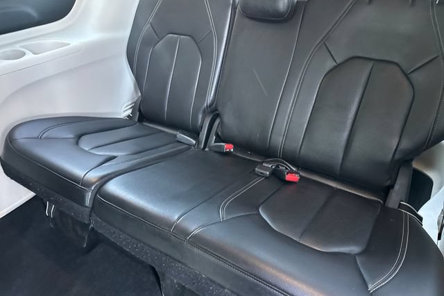 Used 2022 Chrysler Pacifica Touring-L FWD image 18