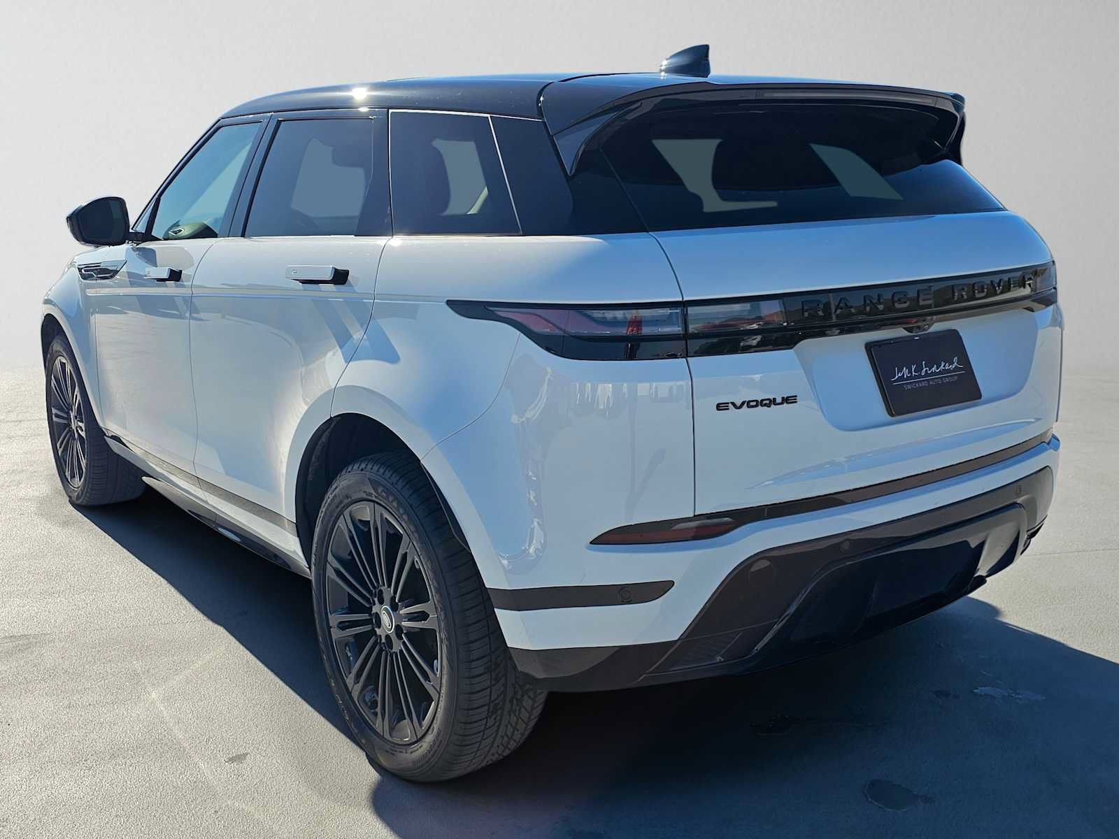 Used 2025 Land Rover Range Rover Evoque Dynamic SE AWD/4WD image 5