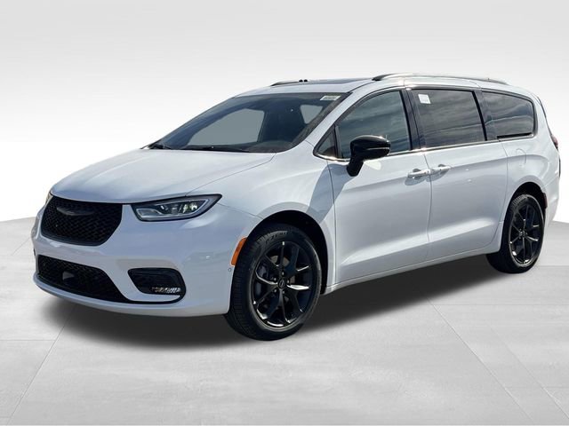 New 2026 Chrysler Pacifica Limited image 3