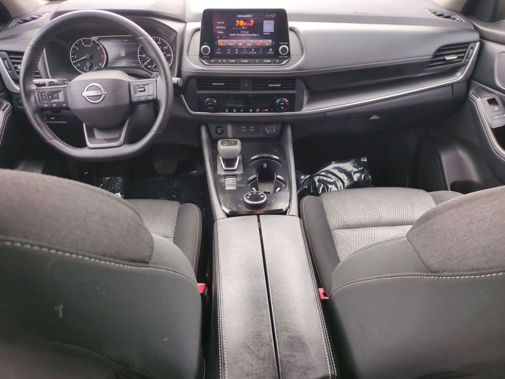 Used 2025 Nissan Rogue SV image 19