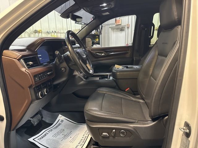 Used 2022 GMC Yukon XL Denali w/ Denali Premium Package image 13