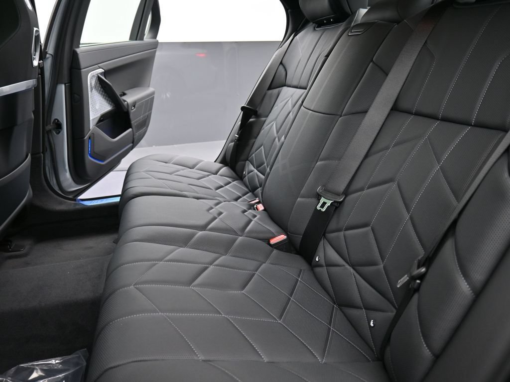 New 2026 BMW 740i xDrive w/ Executive Package AWD/4WD image 19