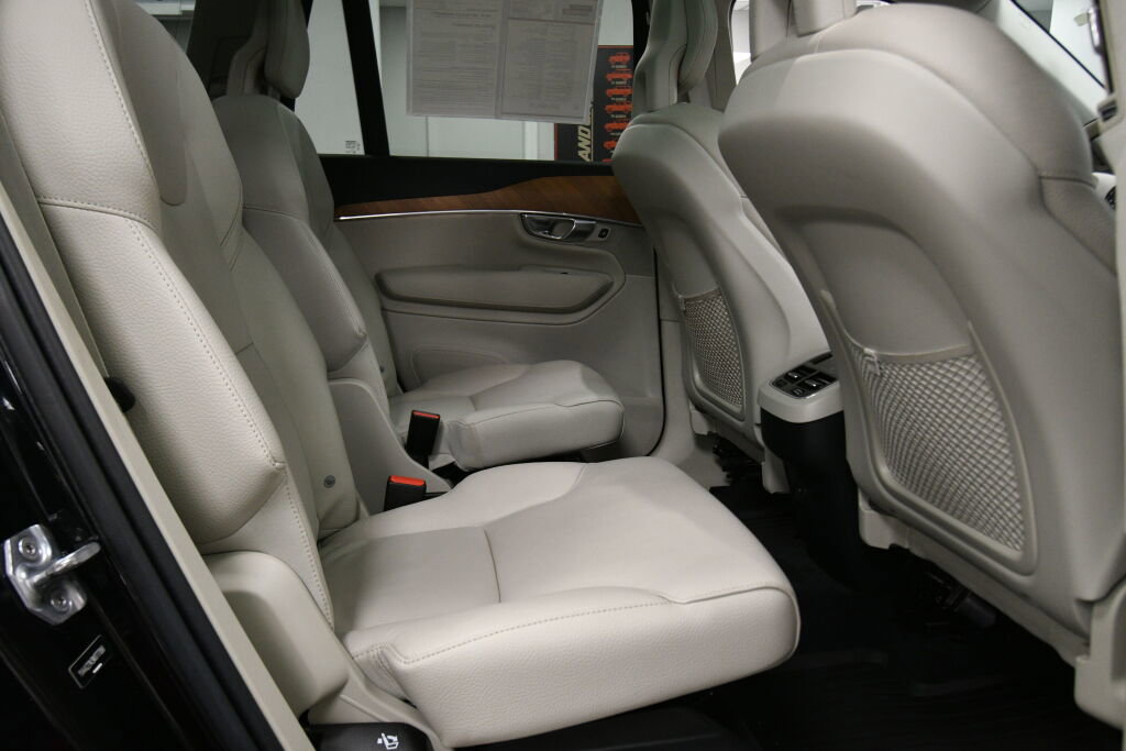 Used 2022 Volvo XC90 T6 Momentum w/ Advanced Package AWD/4WD image 28