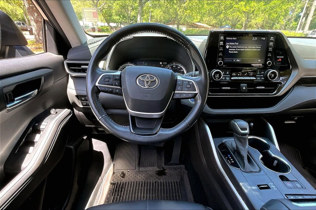 Used 2022 Toyota Highlander XLE image 8