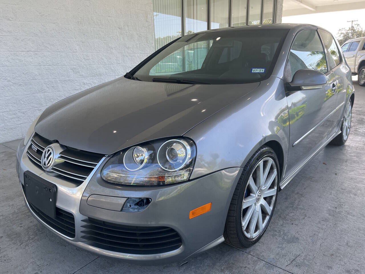 Used 2008 Volkswagen R32 AWD/4WD image 2