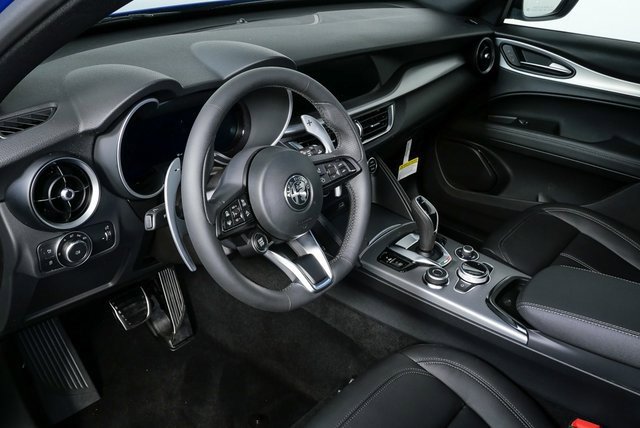 New 2025 Alfa Romeo Stelvio Sprint w/ Convenience Package image 6