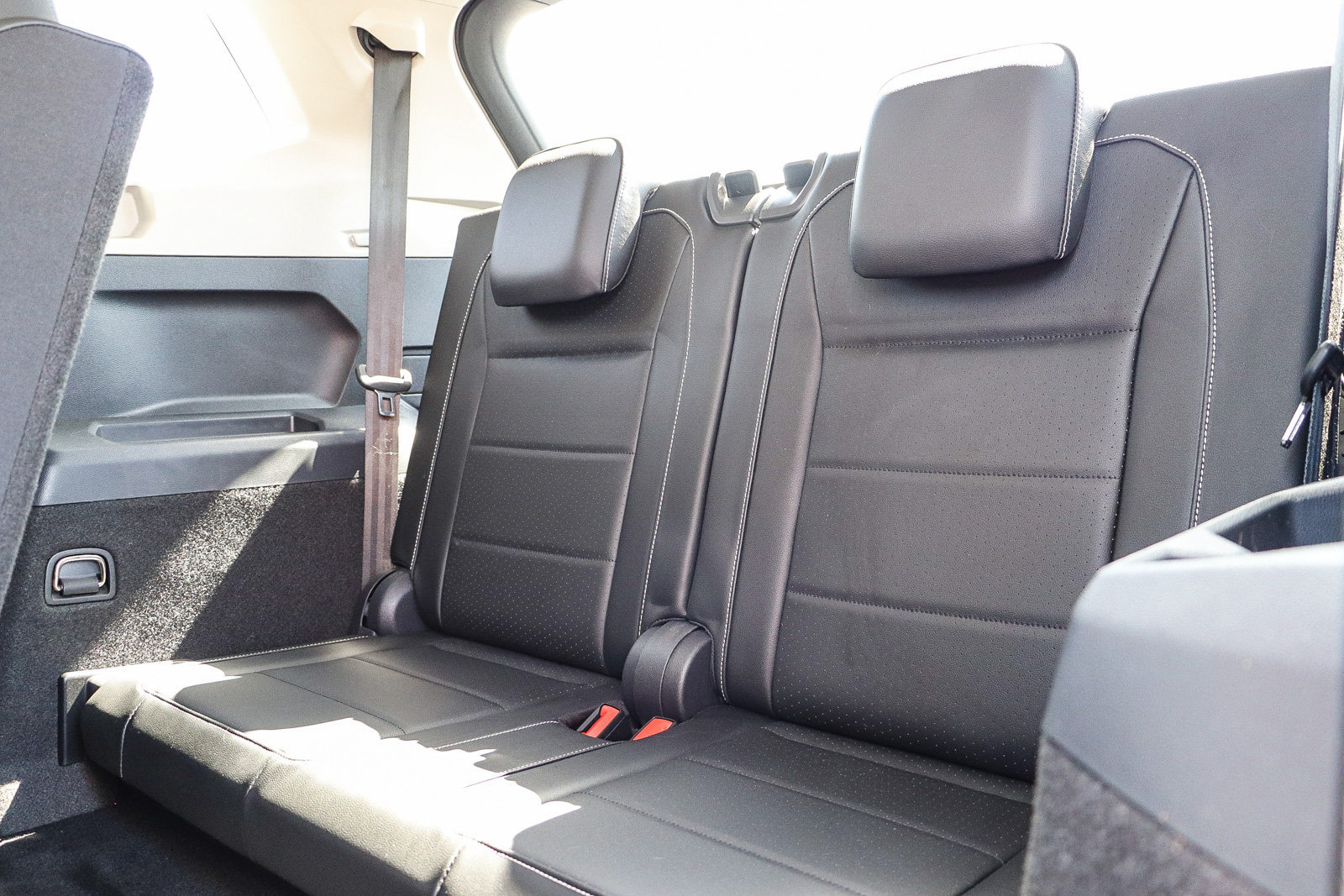 Used 2021 Volkswagen Tiguan SE w/ Panoramic Sunroof Package FWD image 20